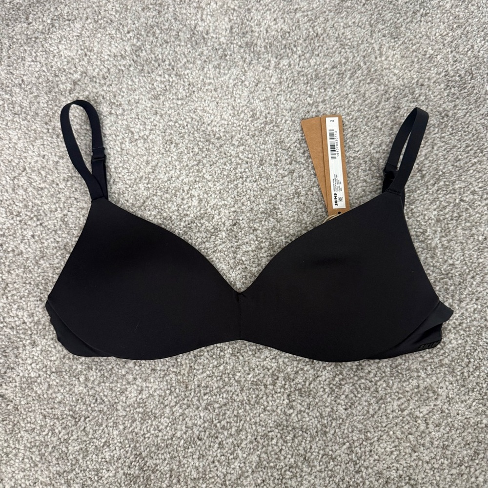 SKIMS Wireless Black Push Up Bra Size 30B